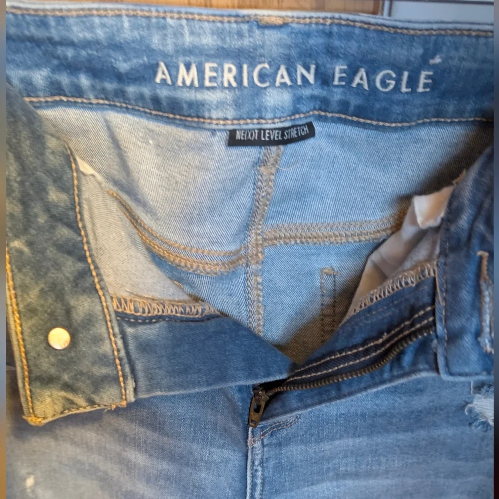 American Eagle Outfitters High Rise Crop Light Blue Distressed Jeans - Picture 3 of 15